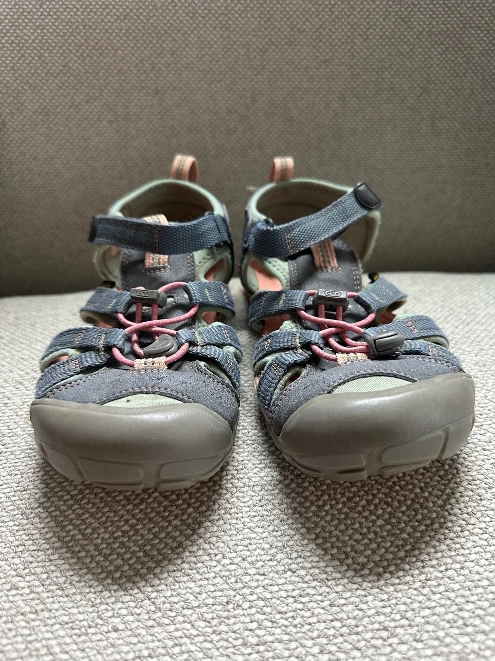 Keen sturdy closed