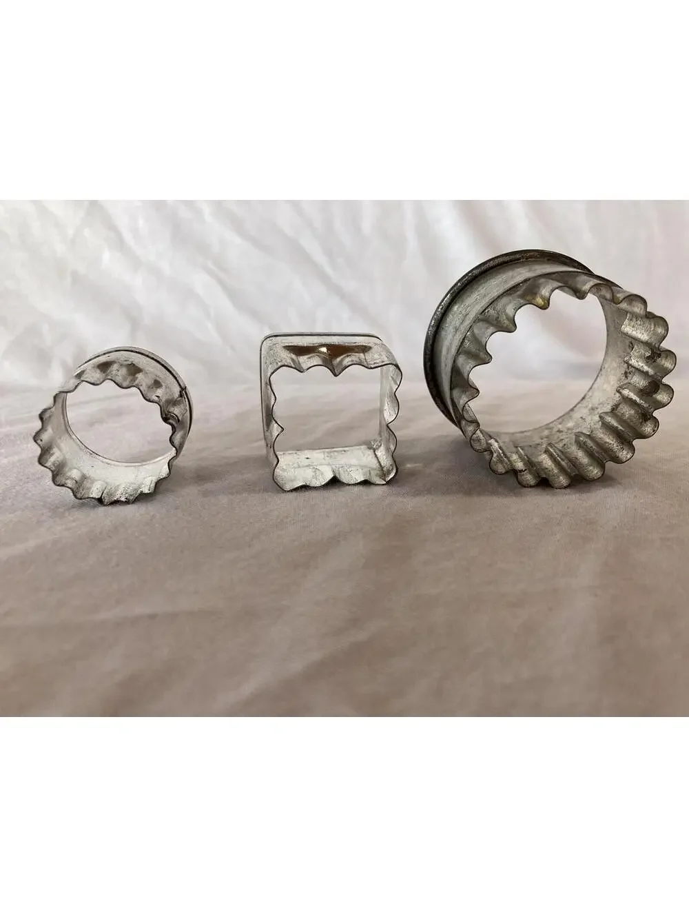 N/A round metal