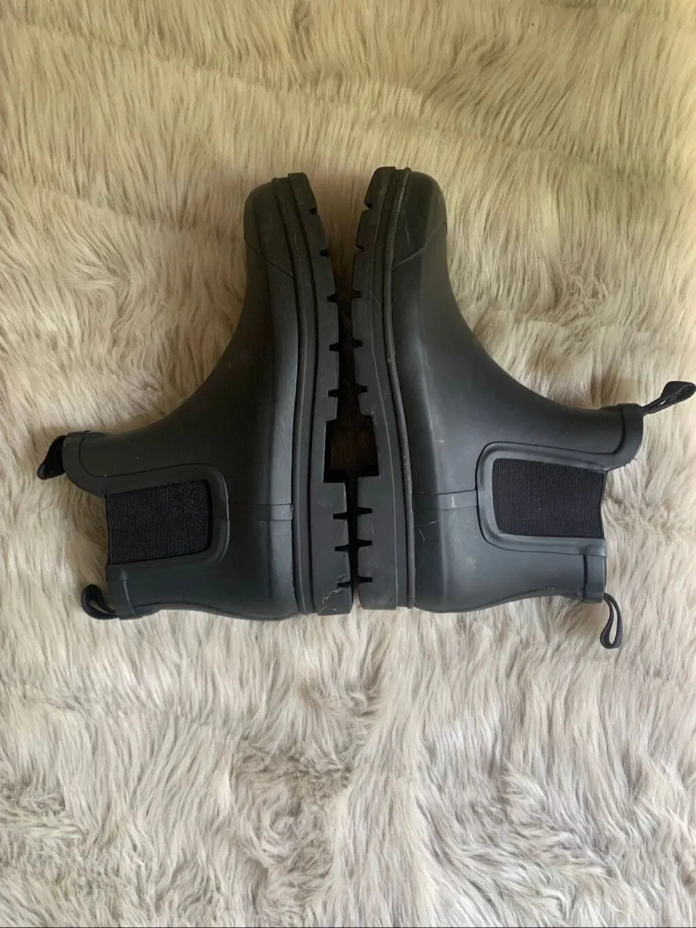 Everlane black chelsea