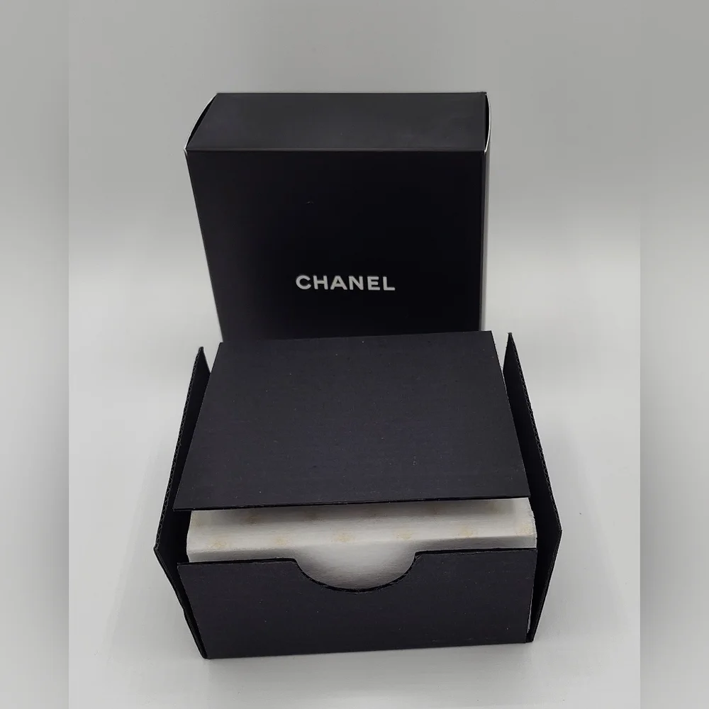 CHANEL refined piece