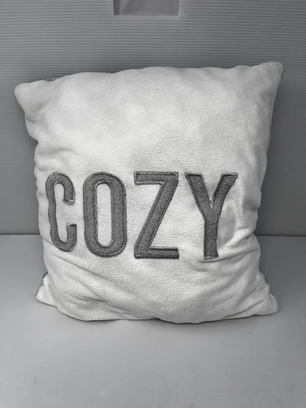 COZY soft Pillow Pre-Owned in fair condition 15 x 15 soft fabric