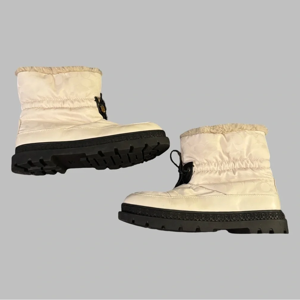 Coach elegant white