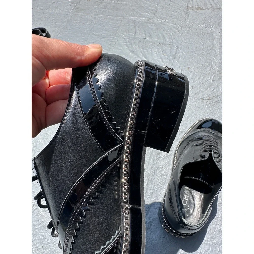 Chanel Black Leather Patent Chain Trim Wingtip Oxford Shoes womens 38.5