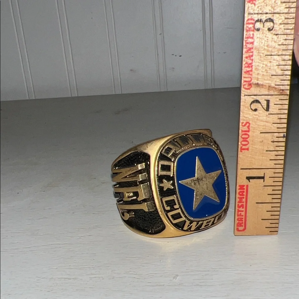 Dallas Cowboys Large Classic Goldplated NFL Ring oversized fan