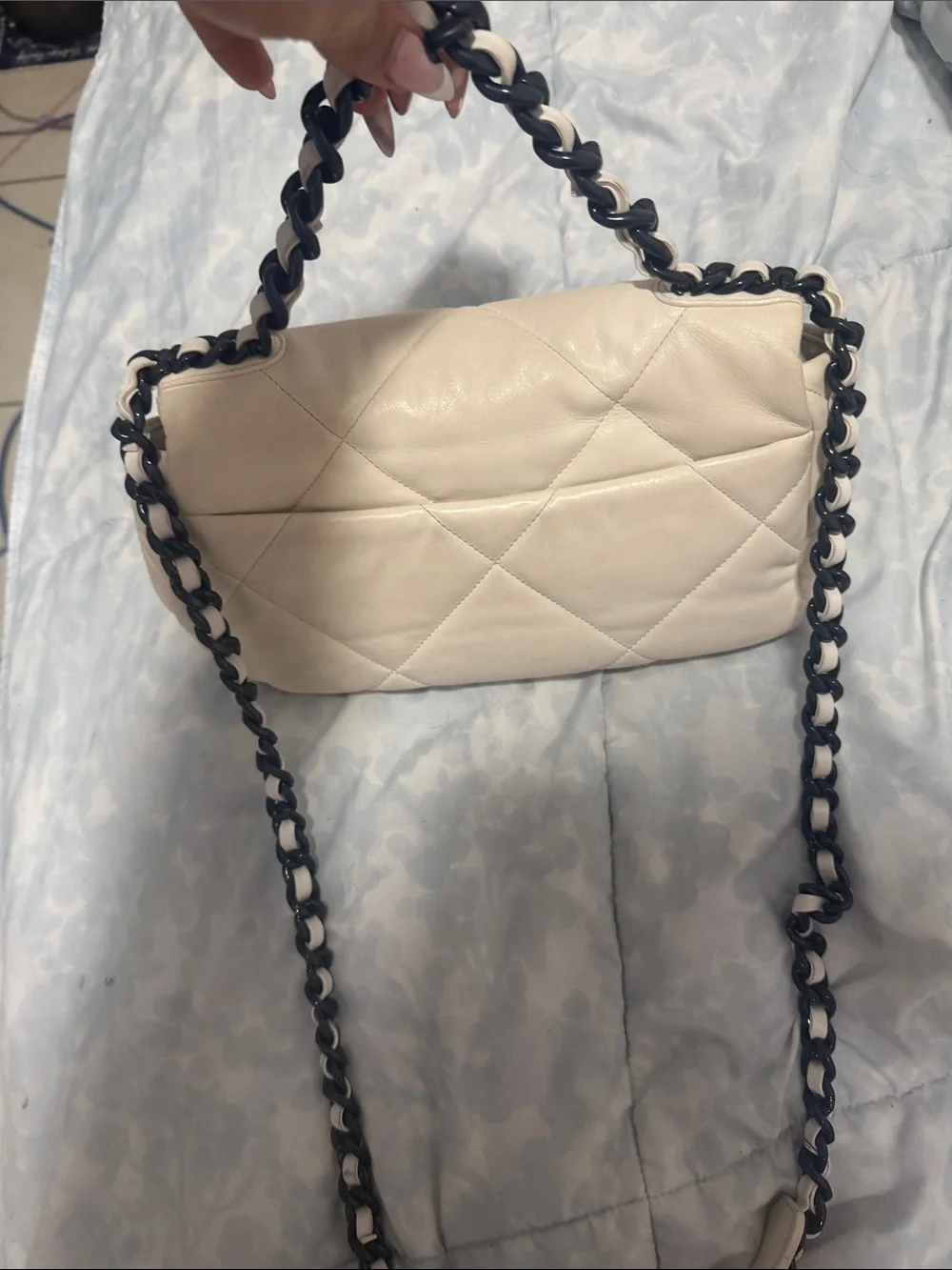 CHANEL shoulder bag