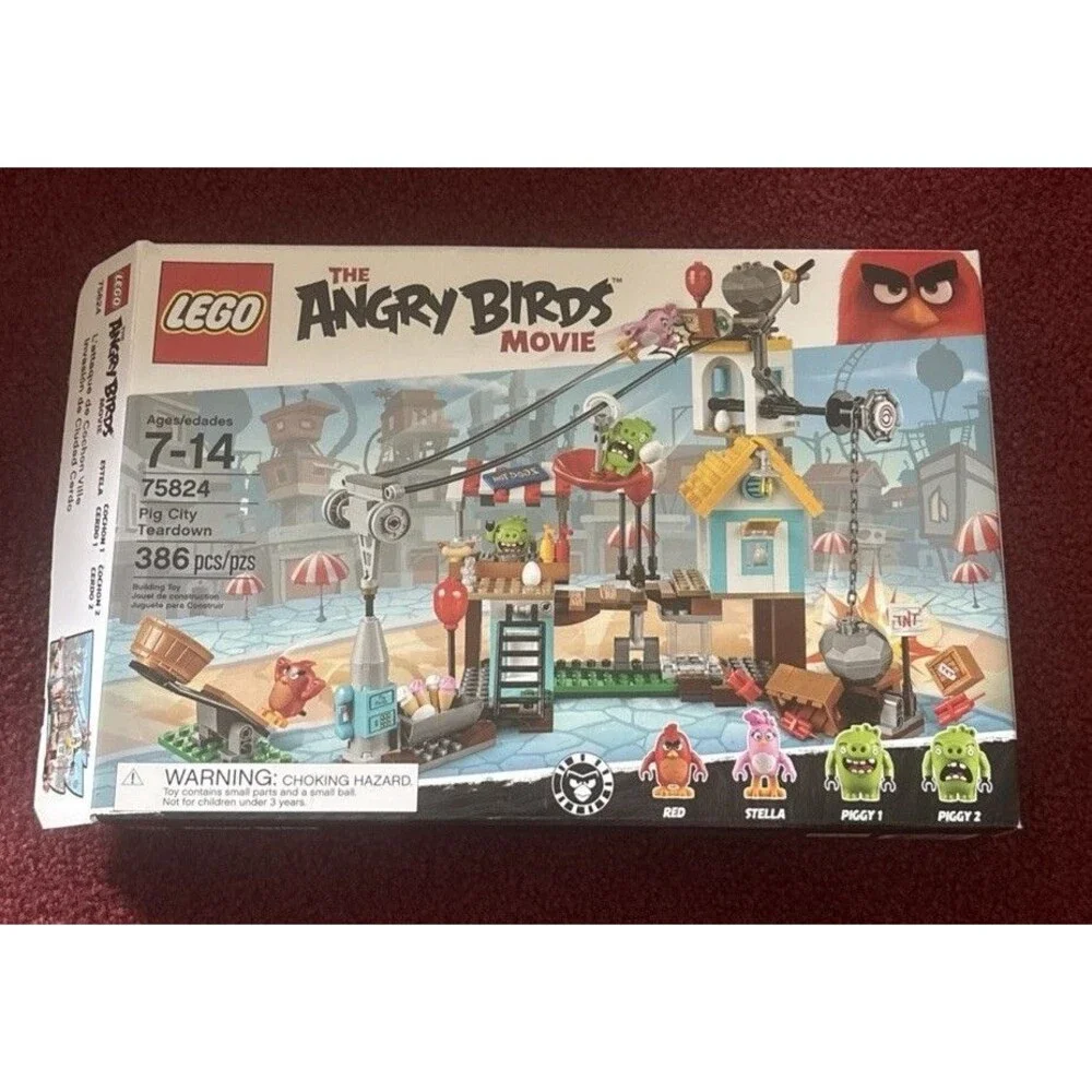 LEGO The Angry Birds Movie: Pig City Teardown (75824)