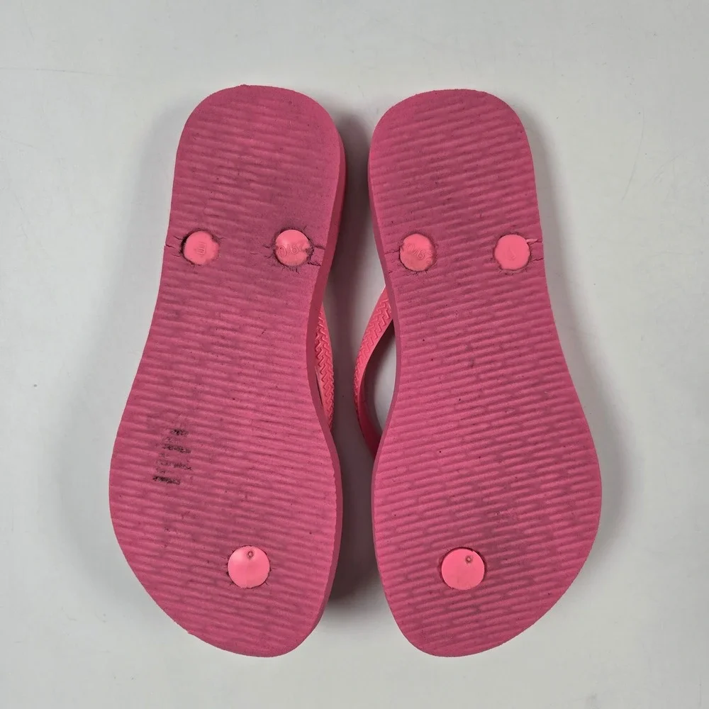 Havaianas save huge