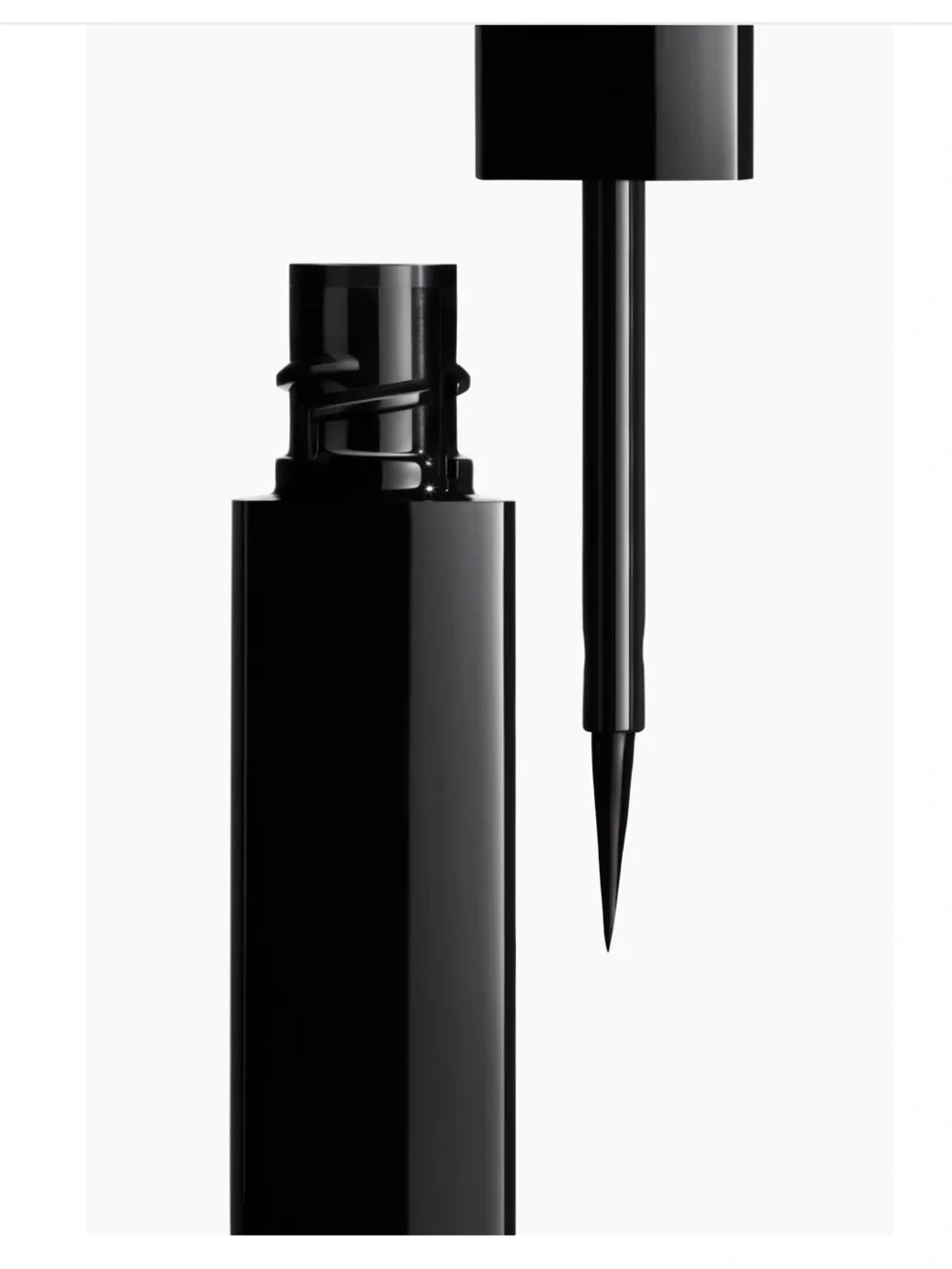 CHANEL le liner