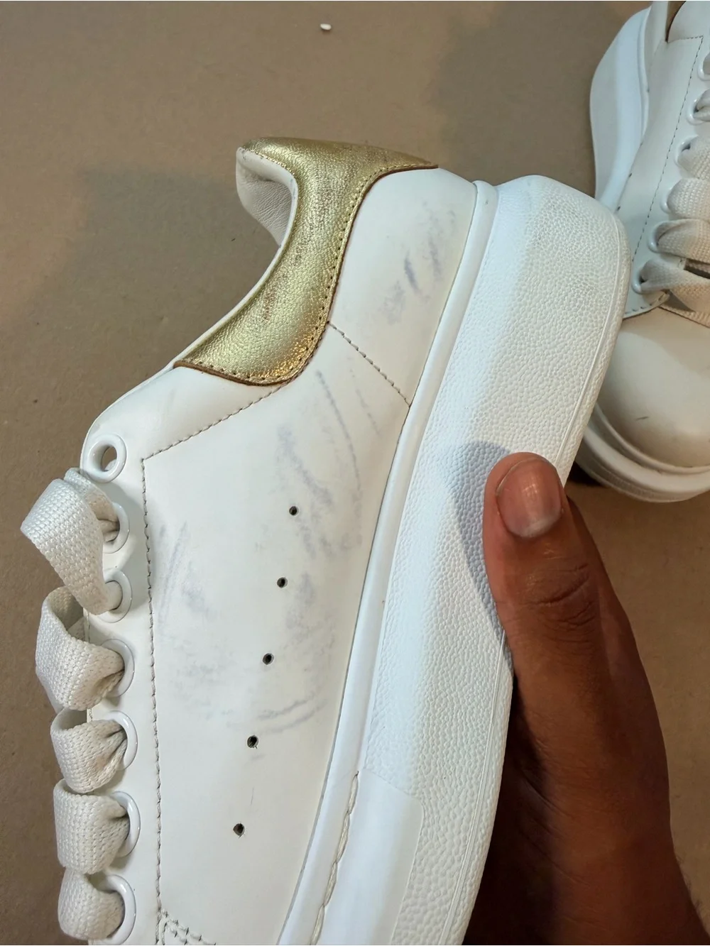 N/A minimal white