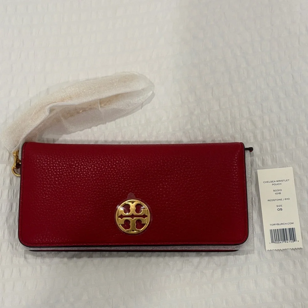 NWT Tory Burch‎ Red Chelsea Wristlet pouch w/Gold Emblem.In pristine condition