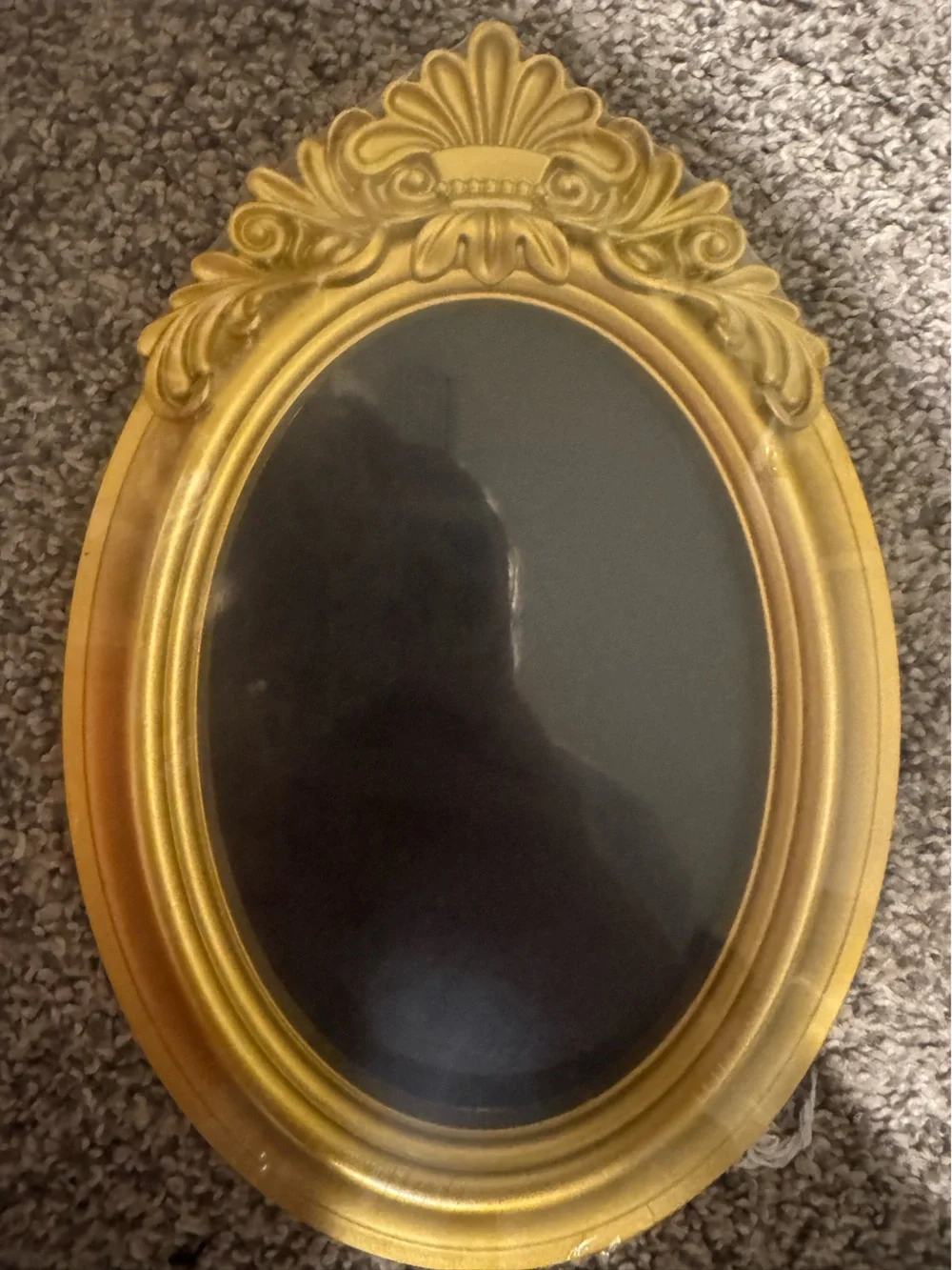 Boutique Bought elegant gold