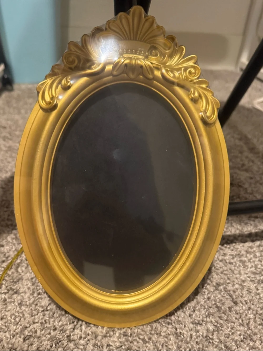 Boutique Bought elegant gold