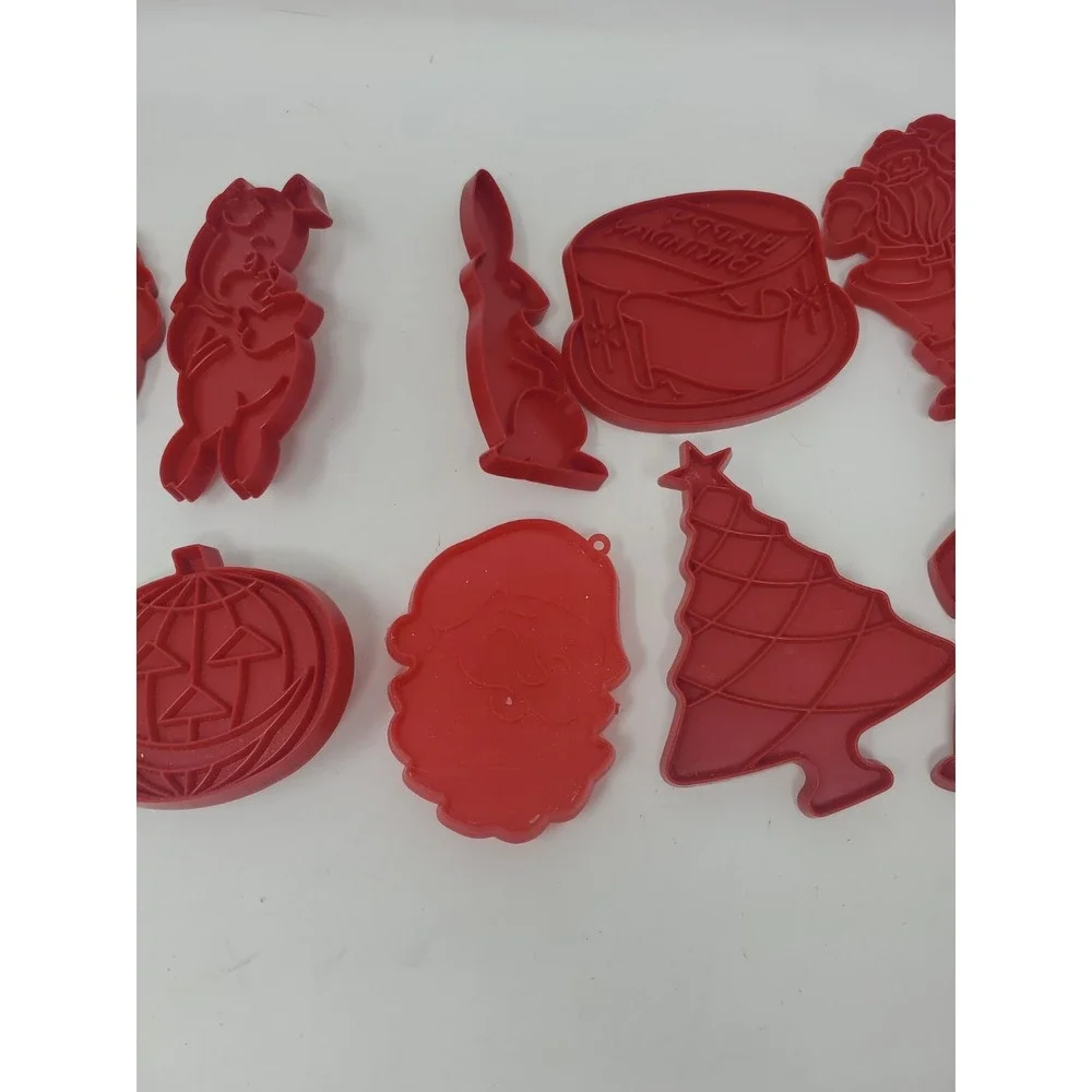 Cutters plastic red christmas