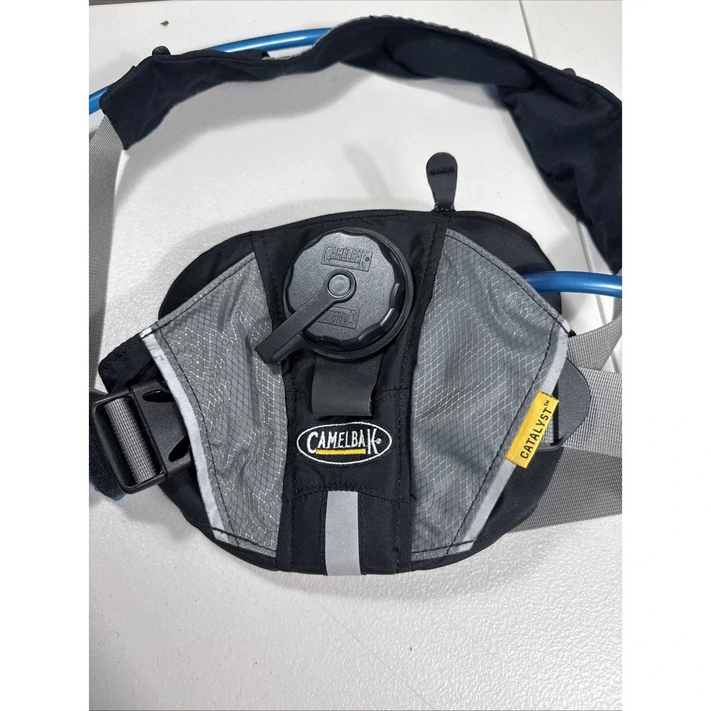 CamelBak Gray 45 oz 1.3 L Hydration Water Pack Hip Lumbar Flashflo w/Bladder‎