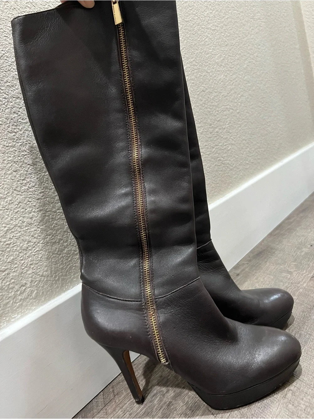 Vince Camuto sophisticated black