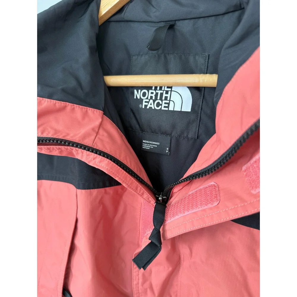 The North Face hook adjustable