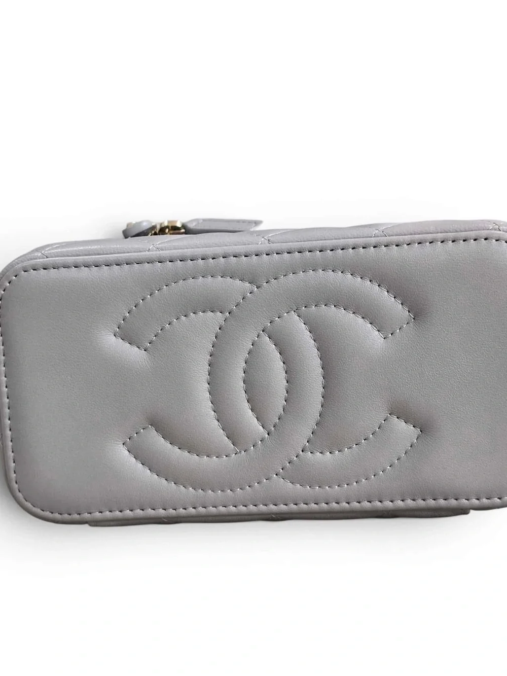 CHANEL compact quilted