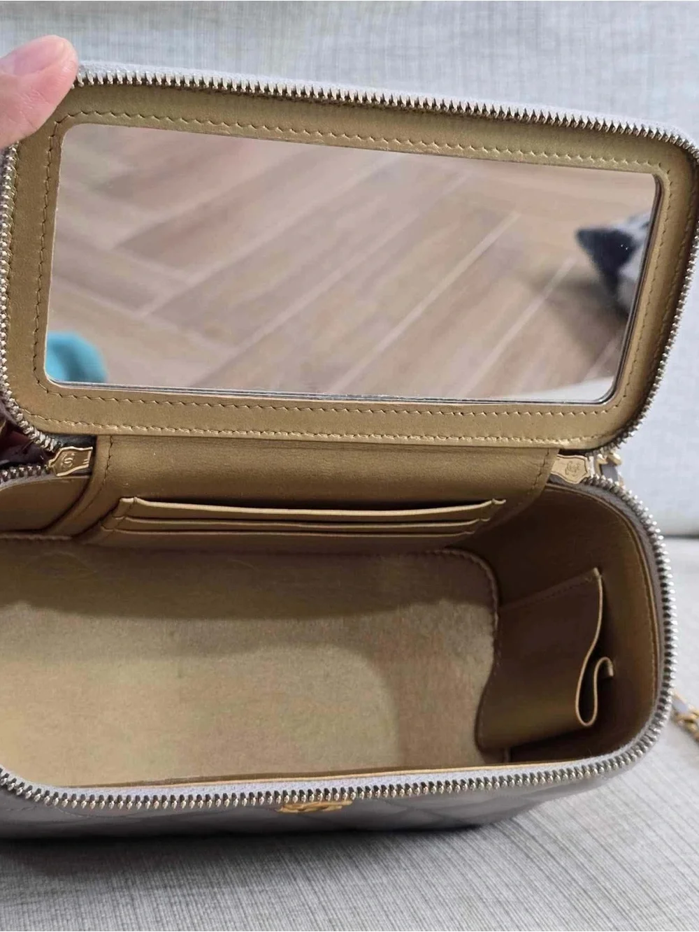 CHANEL compact quilted