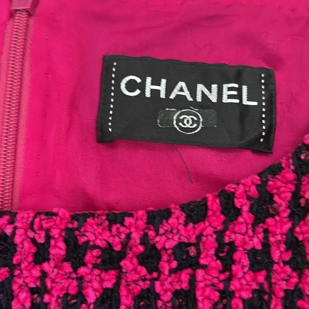 CHANEL truly fit