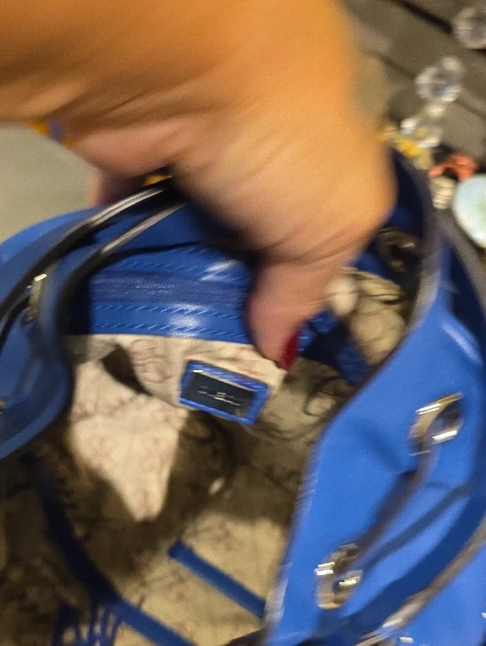 Guess bucket style