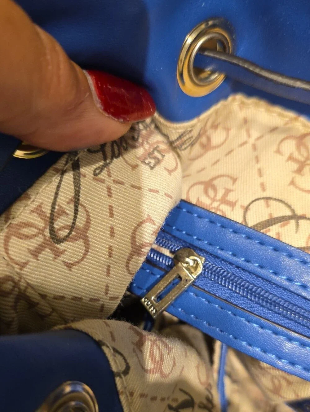 Guess bucket style