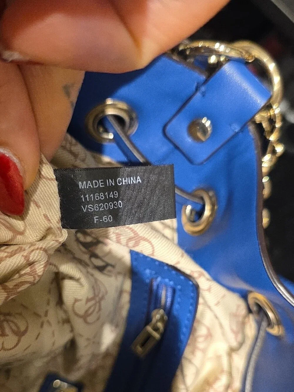 Guess bucket style