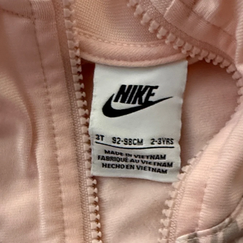Nike chic light