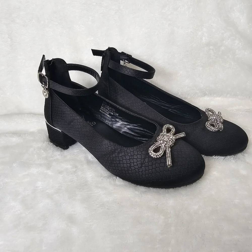 Vince Camuto pre owned