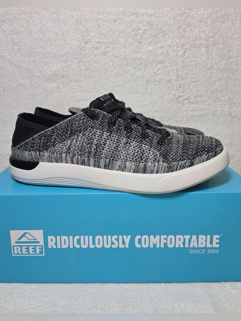 REEF Swellsole Neptune Men's Size 11 Gray Black Knit Lace-Up Sneakers New Box
