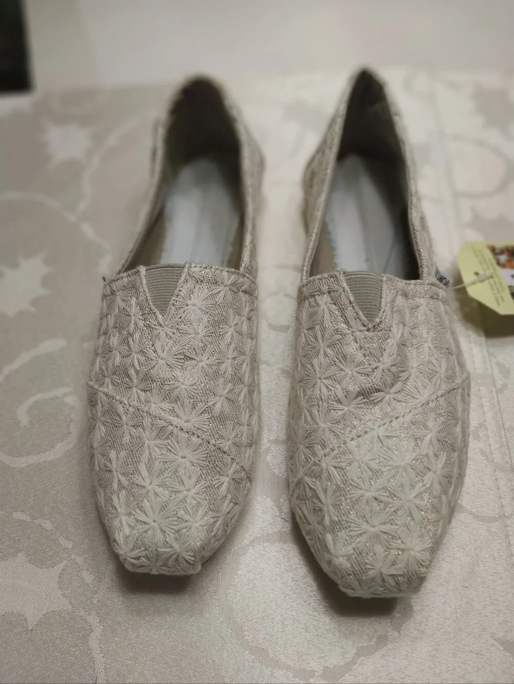 Tom's NWT Women's Natural Daisy Metallic Classic Slip-on Shoes Size 10 M Cream