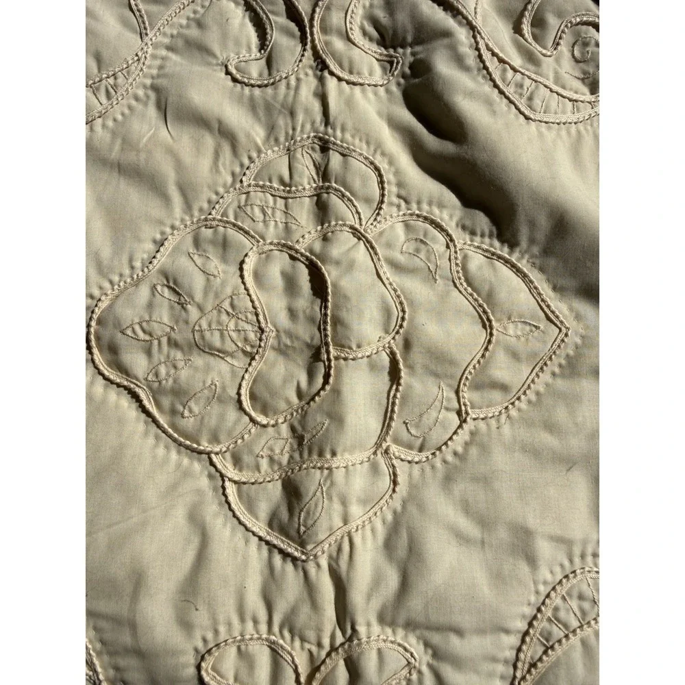 Ivory Floral Embroidered Quilt Throw Scalloped Edge Cottage‎ Chic 50x70