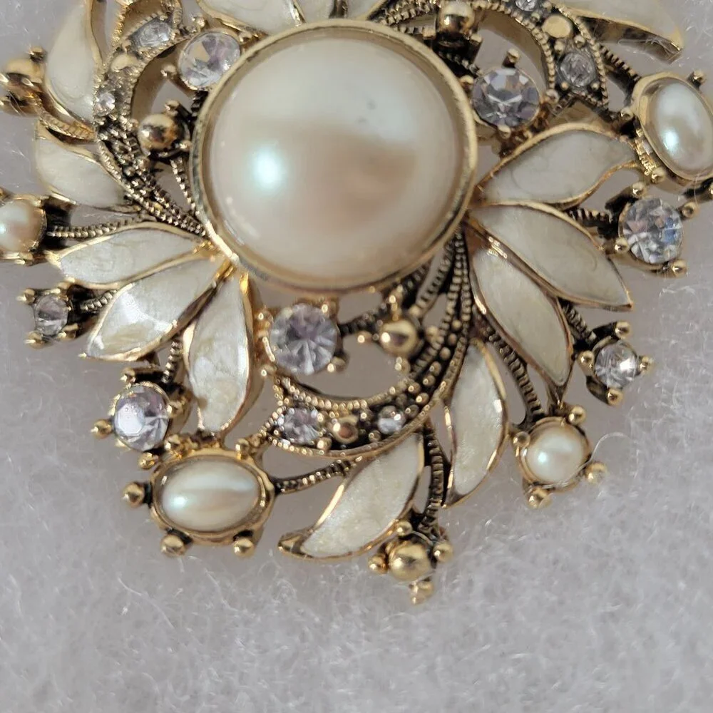 Monet elegant vintage