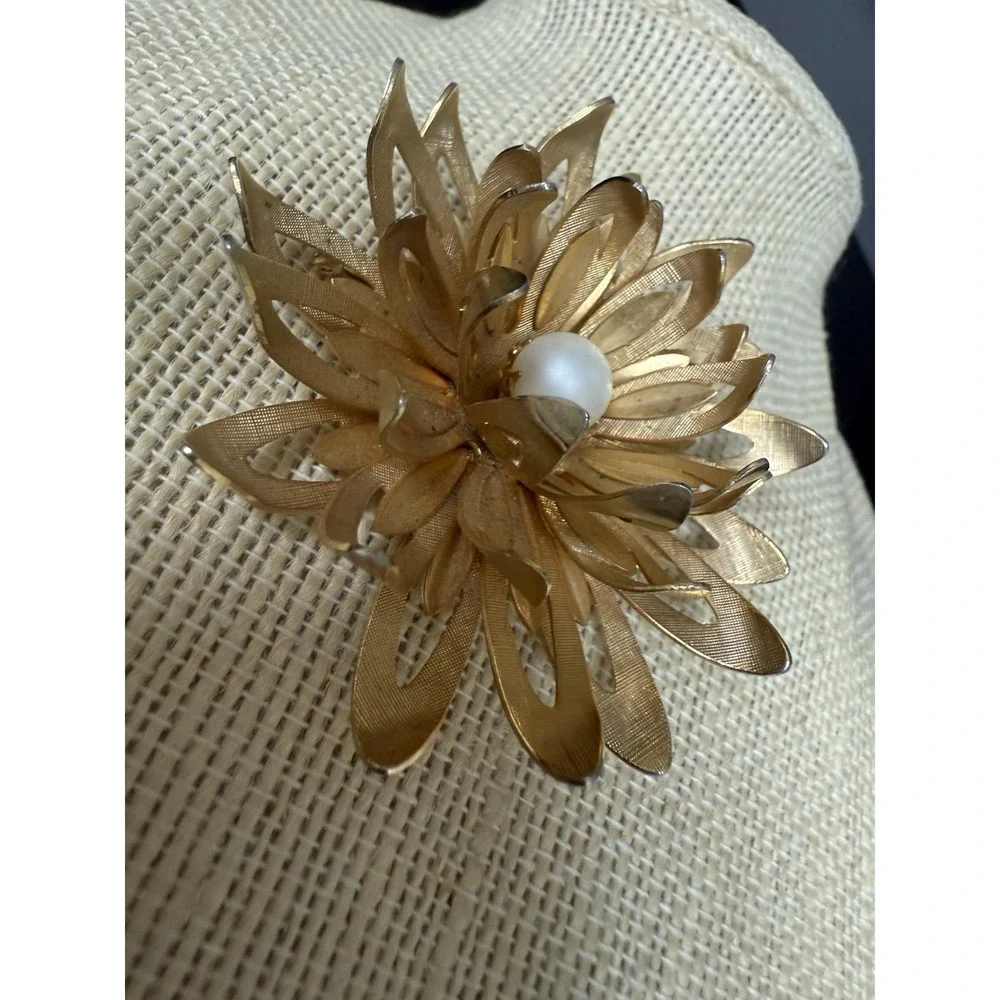 Emmons brooch pin