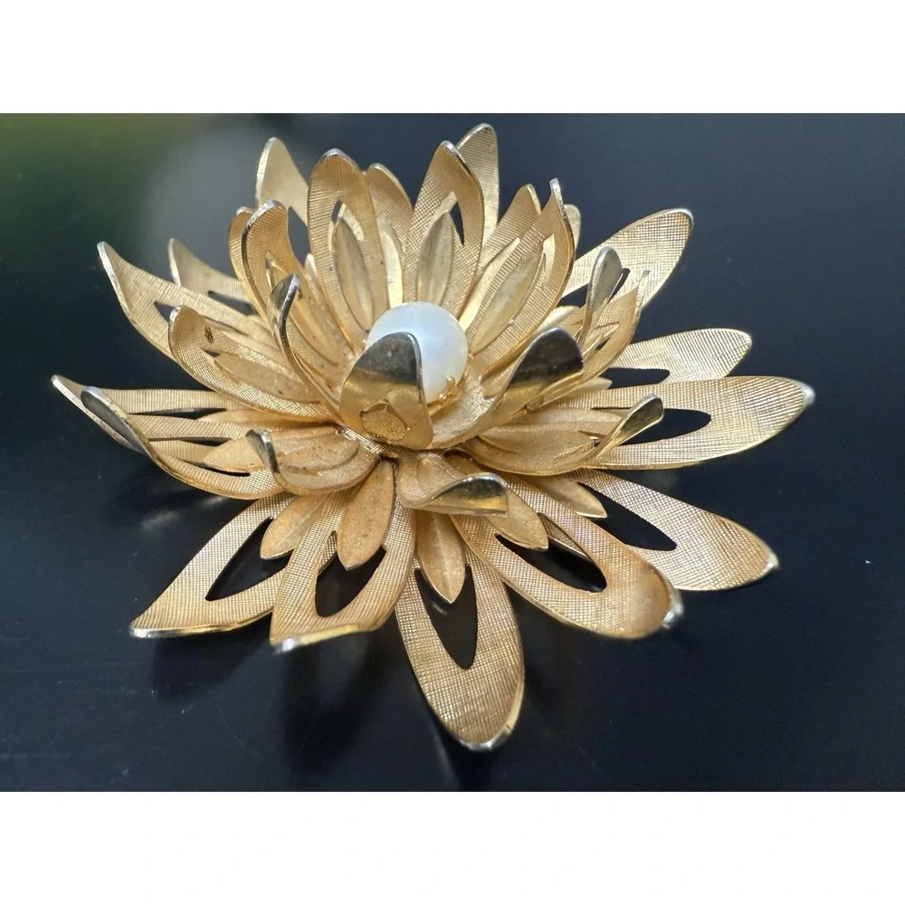 Emmons brooch pin