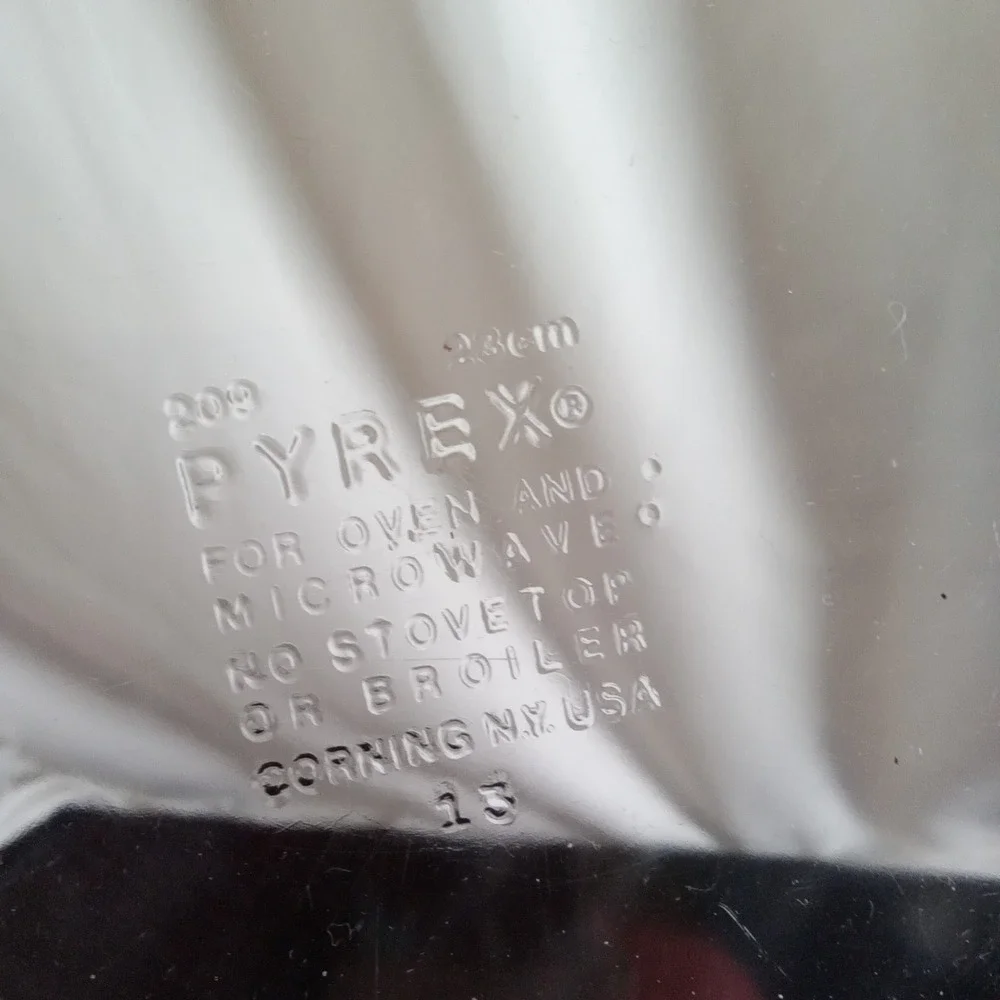 Pyrex 209 Clear Glass Pie Plate 9.5 Inch 23cm Round Baking Dish Vintage USA