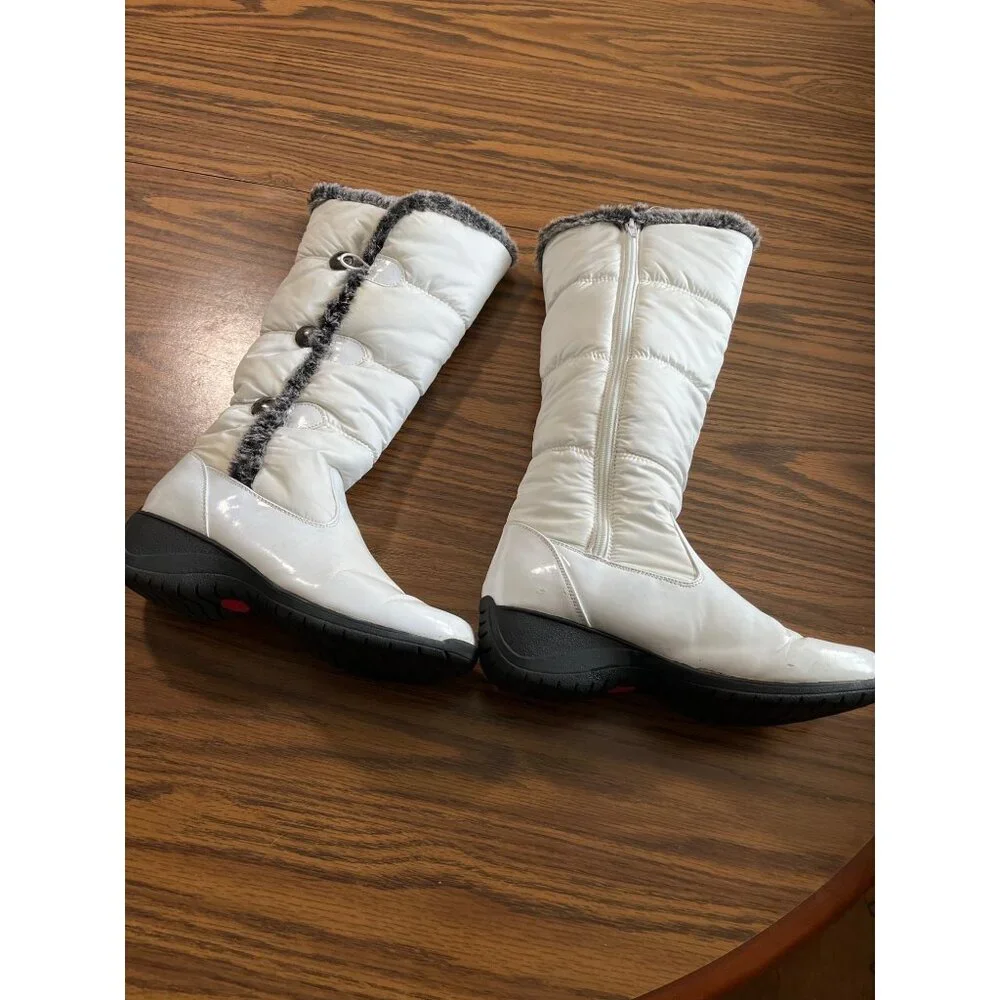 Khombu Style BW1582 white faux fur lined zippered boots size 8M