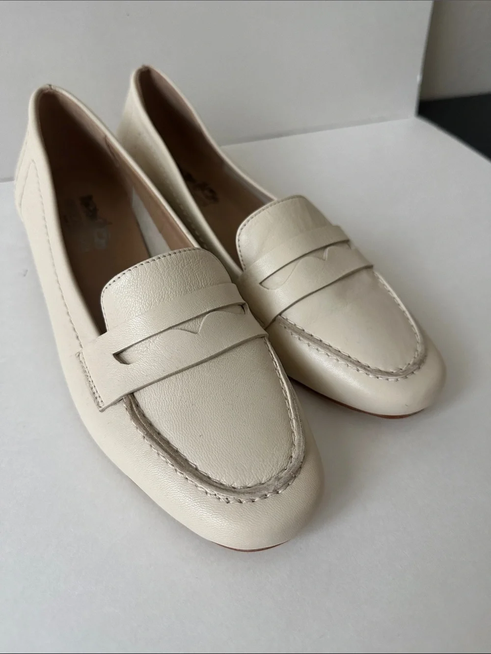 Coach Women's Cream Ivory Leather Penny Loafers Size 7.5 (runs small)