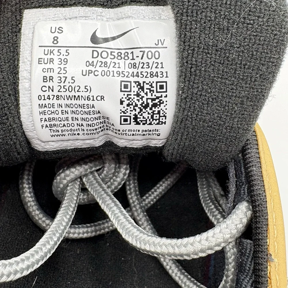 Nike breathable color sneakers