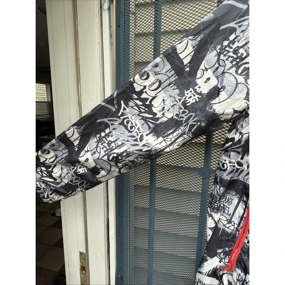 Reebok 16 graffiti