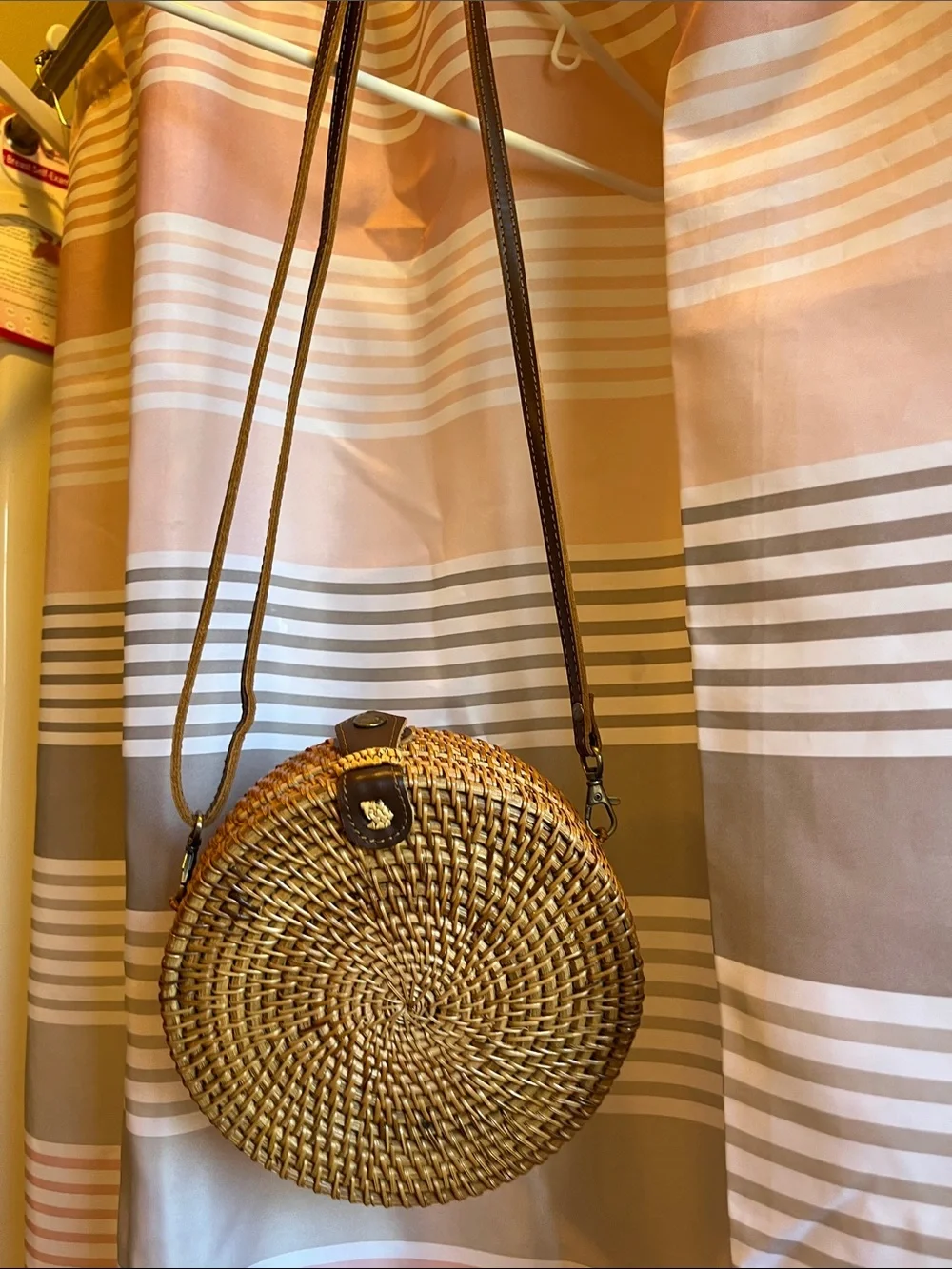 N/A handcrafted round