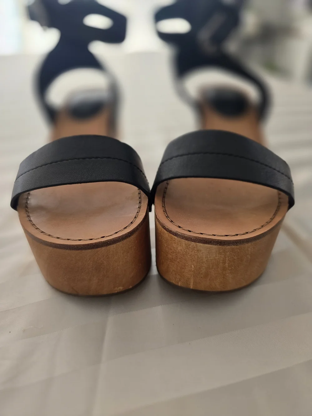 Frye Black Leather Platform Sandals with Wood-Look Sole - Size 9