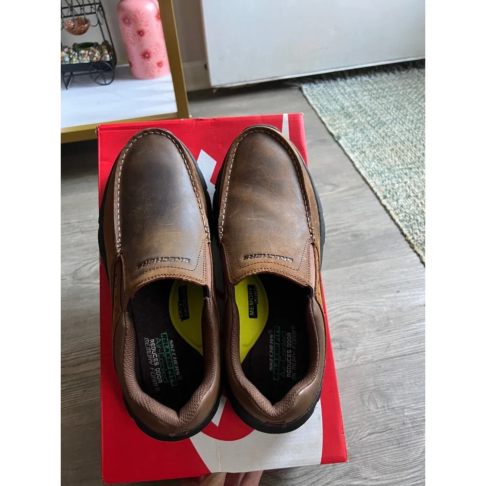Skechers size 10