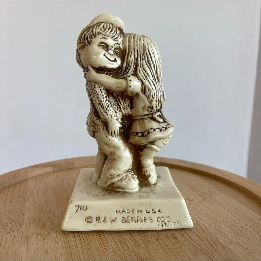Ivory 'Loving You Happens To Be What I Do Best' Figurine - Home Party Decor
