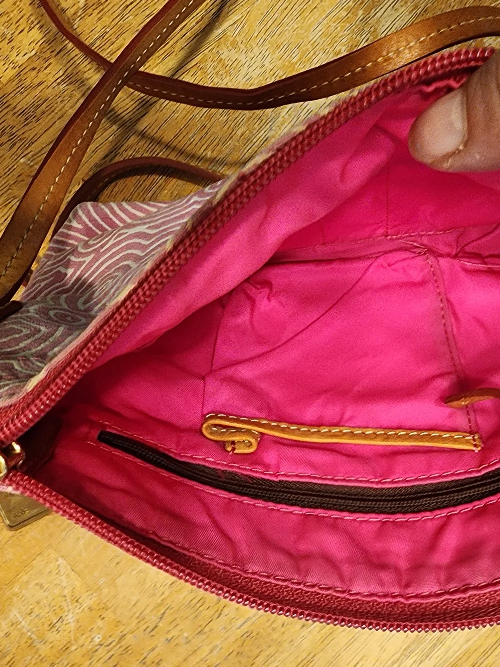 Dooney & Bourke compact dooney