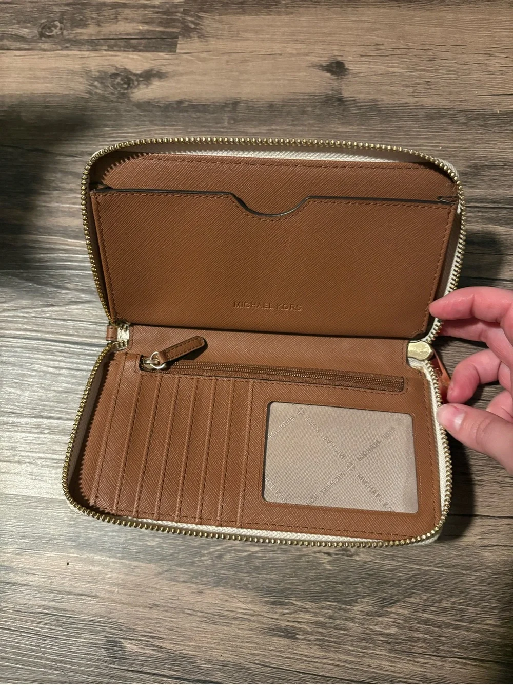 Michael Kors signature mk