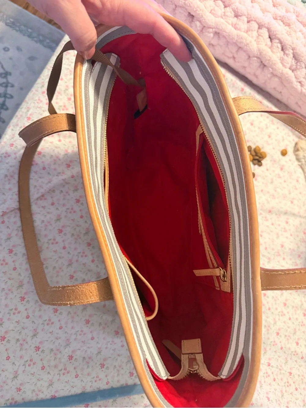 Dooney & Bourke so vogue