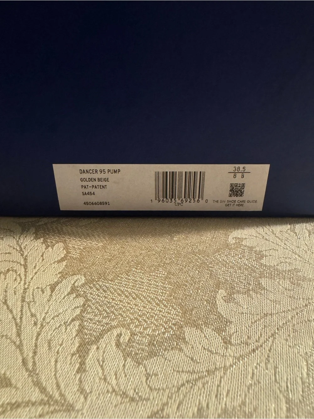 Stuart Weitzman **item overview
