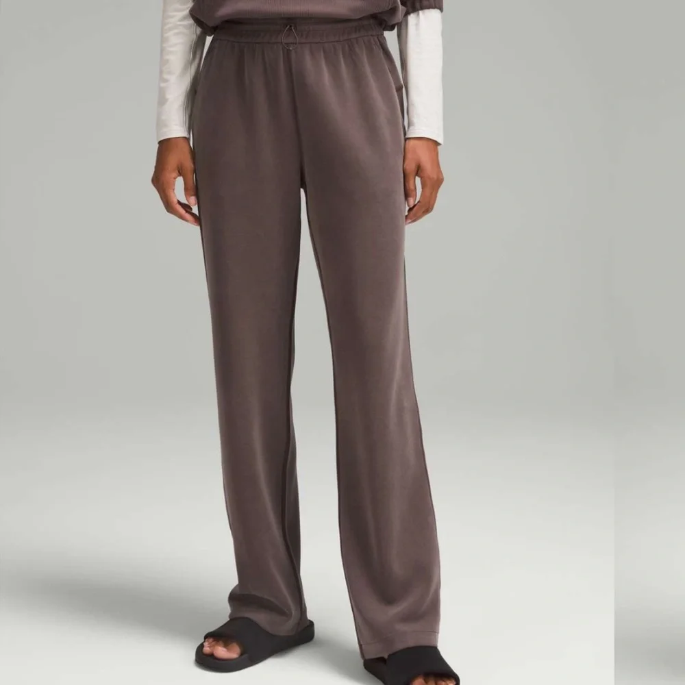 Lululemon Softstreme High-Rise Pant NWT Size 12 Espresso
