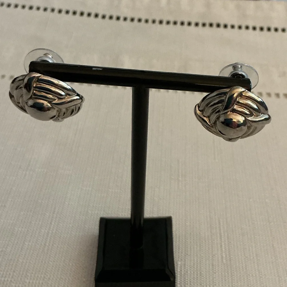 Knot Silver Tone Stud Earrings design features