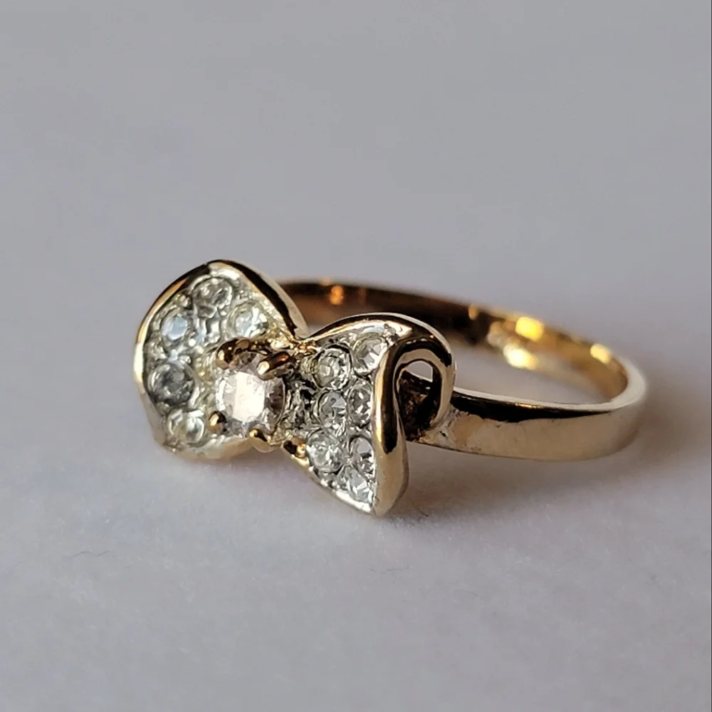Vintage Bow Ring DAC Clear Diamond Like Stone Pave Gold Tone Size 6 ¼